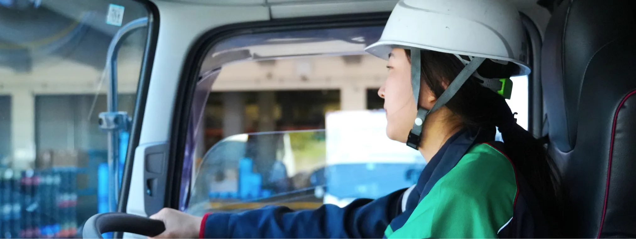 【トラックドライバー】日勤／大型トラック乗車メイン