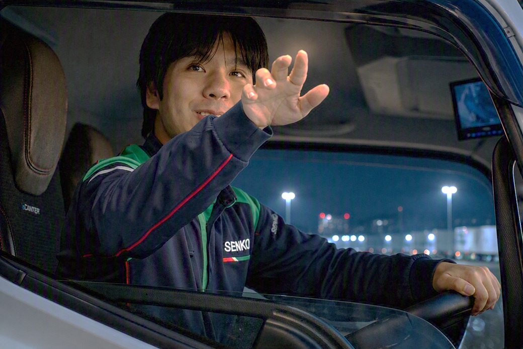 【トラックドライバー】夜勤／大型トラック・トレーラー乗車メイン